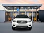 Volvo XC40 T5 Recharge R-Design | 19" | Leder/Nubuck | Panoramadak | Trekhaak | Stoel/Stuurverwarming | Parkeercamera | Adaptieve Cruise | Getint Glas