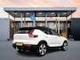 Volvo XC40 T5 Recharge R-Design | 19" | Leder/Nubuck | Panoramadak | Trekhaak | Stoel/Stuurverwarming | Parkeercamera | Adaptieve Cruise | Getint Glas