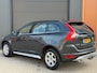 Volvo XC60 2.0 T5 R-Design|Volledig Dealeronderhouden!|Trekhaak|Lederen Bekleding|Parkeersensoren|Navi|Cruise Control|Stoelverw