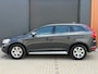 Volvo XC60 2.0 T5 R-Design|Volledig Dealeronderhouden!|Trekhaak|Lederen Bekleding|Parkeersensoren|Navi|Cruise Control|Stoelverw