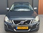 Volvo XC60 2.0 T5 R-Design|Volledig Dealeronderhouden!|Trekhaak|Lederen Bekleding|Parkeersensoren|Navi|Cruise Control|Stoelverw