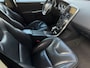 Volvo XC60 2.0 T5 R-Design|Volledig Dealeronderhouden!|Trekhaak|Lederen Bekleding|Parkeersensoren|Navi|Cruise Control|Stoelverw