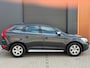 Volvo XC60 2.0 T5 R-Design|Volledig Dealeronderhouden!|Trekhaak|Lederen Bekleding|Parkeersensoren|Navi|Cruise Control|Stoelverw