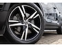 Volvo XC40 T4 Recharge R-Design | Navigatie | Adaptieve Cruise Control | Harman Kardon Audio | DAB | Stoel-/Stuur-/Voorruitverwarming | Camera | Dodehoekdetectie | Park Assist | Climate Control | Apple CarPlay & Android Auto  |