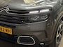 Citroën C5 Aircross 1.2 PureTech Sport Automaat (PANORAMADAK, APPLE CARPLAY, GROOT NAVI, 360 CAMERA, LEDER, SPORTSTOELEN, ADAPTIVE CRUISE, GETINT GLAS, NIEUWSTAAT)