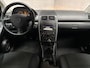 Mercedes-Benz A-klasse A160 Sport (AIRCO, LEDER, LOGISCH NAP, SPORTSTOELEN, CRUISE, PARKEERSENSOREN, NIEUWE APK, NIEUWSTAAT)