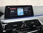 BMW 5-Serie 520i M Sport High Executive 184Pk Automaat (PANORAMADAK, M PAKKET, GROOT NAVI, MEMORY SEATS, 360 CAMERA, STOELVERWARMING, GETINT GLAS, SFEERVERLICHTING, NIEUWSTAAT)