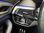 BMW 5-Serie 520i M Sport High Executive 184Pk Automaat (PANORAMADAK, M PAKKET, GROOT NAVI, MEMORY SEATS, 360 CAMERA, STOELVERWARMING, GETINT GLAS, SFEERVERLICHTING, NIEUWSTAAT)