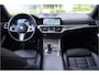 BMW 3-Serie 318i M Sport Pakket | Sfeer | Camera | Carplay | Led | Live Cockpit Pro | Leer | NL Auto! Stoelverw. | Shadow-line |