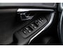 Volvo V40 Cross Country 1.6 T4 Momentum | Panoramadak | Navigatie | High Performance Audio | Parkeersensoren | Lichtmetalen Velgen