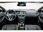 Volvo V40 Cross Country 1.6 T4 Momentum | Panoramadak | Navigatie | High Performance Audio | Parkeersensoren | Lichtmetalen Velgen
