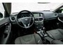 Volvo V40 Cross Country 1.6 T4 Momentum | Panoramadak | Navigatie | High Performance Audio | Parkeersensoren | Lichtmetalen Velgen