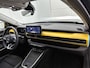 Jeep Avenger 1st Edition 54 kWh | Automaat | LMV | Navigatie | Climate Control | Camera | Adaptive Cruise Control | Elektrische Achterklep | Stoel verwarming  | Apple carplay