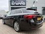 Toyota Avensis Touring Sports 1.8 VVT-i Executive -LEDER-CLIMA-CRUISECONTROL-TREKHAAK-1500 KG TREKGEWICHT-CAMERA-STOELVERWARMING-