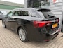 Toyota Avensis Touring Sports 1.8 VVT-i Executive -LEDER-CLIMA-CRUISECONTROL-TREKHAAK-1500 KG TREKGEWICHT-CAMERA-STOELVERWARMING-