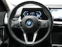 BMW iX1 xDrive30 Launch Edition 67 kWh 313pk Dealer O.H. | Adaptief M Onderstel | Camera | Stoelverwarming | Widescreen Navi | Sfeerverlichting | Apple Carplay | Navigatie | DAB | 18'' L.M. | Virtual | Cruise Control |