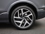 Audi SQ6 e-tron quattro 100 kWh 490 PK l Adaptive cruise control l Bang & Olufsen 3D l Elektrisch instel. voorstoelen l Geheugen best.stoel l Adaptieve S-luchtvering l Stoelverwarming voor en achter l Stuurverwarming l Glazen panoramadak l Navigatie l Climate control l MMI-bijrijdersscherm l 360 graden camera l Head-up display l Trekhaak l Elektrisch verstelbaar stuur l Alarm klasse III