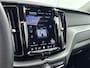 Volvo XC60 2.0 T6 Plug-in hybrid AWD Core Bright 350PK | Wegklapbare Trekhaak | Schuif-/Kanteldak | All Season Banden | Stoel- en Stuurverwarming | Achterbankverwarming | Elektrische Kofferklep | Apple CarPlay & Android Auto
