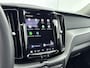 Volvo XC60 2.0 T6 Plug-in hybrid AWD Core Bright 350PK | Wegklapbare Trekhaak | Schuif-/Kanteldak | All Season Banden | Stoel- en Stuurverwarming | Achterbankverwarming | Elektrische Kofferklep | Apple CarPlay & Android Auto