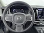 Volvo XC60 2.0 T6 Plug-in hybrid AWD Core Bright 350PK | Wegklapbare Trekhaak | Schuif-/Kanteldak | All Season Banden | Stoel- en Stuurverwarming | Achterbankverwarming | Elektrische Kofferklep | Apple CarPlay & Android Auto