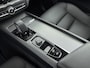 Volvo XC60 2.0 T6 Plug-in hybrid AWD Core Bright 350PK | Wegklapbare Trekhaak | Schuif-/Kanteldak | All Season Banden | Stoel- en Stuurverwarming | Achterbankverwarming | Elektrische Kofferklep | Apple CarPlay & Android Auto