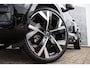 Volvo EC40 Single Motor Extended Range Ultra Black Edition Europa 82 kWh | Panoramadak | Google Maps navigatie | 20 inch velgen | Harman Kardon audio | Stoel- en stuurverwarming | Elektrische stoelverstelling |