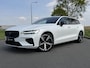 Volvo V60 2.0 T8 Plug-in hybrid AWD Ultimate Dark | SOH 100% | Harman/Kardon | Trekhaak | Panoramdak | DAB | HUD | Stoelverwarming V+A | Adaptieve cruise control |