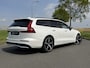 Volvo V60 2.0 T8 Plug-in hybrid AWD Ultimate Dark | SOH 100% | Harman/Kardon | Trekhaak | Panoramdak | DAB | HUD | Stoelverwarming V+A | Adaptieve cruise control |