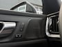 Volvo V60 2.0 T8 Plug-in hybrid AWD Ultimate Dark | SOH 100% | Harman/Kardon | Trekhaak | Panoramdak | DAB | HUD | Stoelverwarming V+A | Adaptieve cruise control |