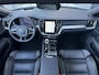 Volvo V60 2.0 T8 Plug-in hybrid AWD Ultimate Dark | SOH 100% | Harman/Kardon | Trekhaak | Panoramdak | DAB | HUD | Stoelverwarming V+A | Adaptieve cruise control |