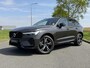 Volvo XC60 2.0 T8 Plug-in hybrid AWD R-Design | SOH 100% | Stoelverwarming en verkoeling | HUD | Harman/Kardon Audio | Apple Carplay/Android Auto |