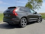 Volvo XC60 2.0 T8 Plug-in hybrid AWD R-Design | SOH 100% | Stoelverwarming en verkoeling | HUD | Harman/Kardon Audio | Apple Carplay/Android Auto |