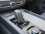 Volvo XC60 2.0 T8 Plug-in hybrid AWD R-Design | SOH 100% | Stoelverwarming en verkoeling | HUD | Harman/Kardon Audio | Apple Carplay/Android Auto |