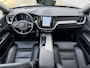 Volvo XC60 2.0 T8 Plug-in hybrid AWD R-Design | SOH 100% | Stoelverwarming en verkoeling | HUD | Harman/Kardon Audio | Apple Carplay/Android Auto |