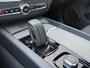 Volvo XC60 2.0 T8 Plug-in hybrid AWD R-Design | SOH 100% | Stoelverwarming en verkoeling | HUD | Harman/Kardon Audio | Apple Carplay/Android Auto |
