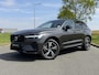 Volvo XC60 2.0 T8 Plug-in hybrid AWD R-Design | SOH 100% | Stoelverwarming en verkoeling | HUD | Harman/Kardon Audio | Apple Carplay/Android Auto |