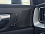 Volvo XC60 2.0 T8 Plug-in hybrid AWD R-Design | SOH 100% | Stoelverwarming en verkoeling | HUD | Harman/Kardon Audio | Apple Carplay/Android Auto |