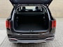 Kia Sorento 1.6 T-GDI Plug-in 4WD DynamicPlusLine | 7-persoons | Panoramadak | Trekhaak afneembaar | Lederen bekleding | Adaptieve cruise | Lane assist | Camera | Navigatie | Apple CarPlay / Android Auto | Bose Audio | Stoelverwarming&ventilatie | Stuurverwarming | Elektrisch verstelbare stoelen | Keyless | LED | DAB | Dodehoekdetectie | 19 inch velgen | Dealeronderhouden