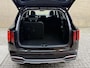 Kia Sorento 1.6 T-GDI Plug-in 4WD DynamicPlusLine | 7-persoons | Panoramadak | Trekhaak afneembaar | Lederen bekleding | Adaptieve cruise | Lane assist | Camera | Navigatie | Apple CarPlay / Android Auto | Bose Audio | Stoelverwarming&ventilatie | Stuurverwarming | Elektrisch verstelbare stoelen | Keyless | LED | DAB | Dodehoekdetectie | 19 inch velgen | Dealeronderhouden