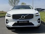 Volvo XC60 2.0 T8 Plug-in hybrid AWD Inscription Expression | SOH 100% | Trekhaak | Achteruitrijcamera | Apple Carplay/Android Auto | Panoramadak | Stoel en stuurwielverwarming |