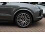 Porsche Cayenne Coupé 3.0 E-Hybrid / Panoramadak / 360Camera / Head-up / Softclose / Luchtvering / 21'' / Bose / Sportchrono / Stoelventilatie+Massage / Stoelverwarming 4x / Dodehoek / DAB / ACC