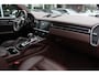 Porsche Cayenne Coupé 3.0 E-Hybrid / Panoramadak / 360Camera / Head-up / Softclose / Luchtvering / 21'' / Bose / Sportchrono / Stoelventilatie+Massage / Stoelverwarming 4x / Dodehoek / DAB / ACC