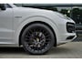 Porsche Cayenne Coupé 3.0 E-Hybrid SportDesign Krijt Pano Trekhaak 18-weg Stoelventilatie Keyless 360-camera