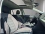 Volkswagen Golf 1.5 TSI Highline Business R Pano | Stoel/Stuur verwarming | Led | Massage  | 17"| Digitaal Display |  Parksensor |