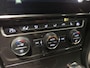 Volkswagen Golf 1.5 TSI Highline Business R Pano | Stoel/Stuur verwarming | Led | Massage  | 17"| Digitaal Display |  Parksensor |