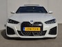 BMW i4 eDrive35 M Sport Edition 70 kWh / SOH 100% / CCS Snel Lader / Panoramadak / Lederen Bekleding / Adaptief Cruise Control / Dealer Onderhouden / Wide Screen Display / Stoelverwarming / Trekgewicht 1600 kg / Apple Carplay Android Auto /