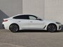 BMW i4 eDrive35 M Sport Edition 70 kWh / SOH 100% / CCS Snel Lader / Panoramadak / Lederen Bekleding / Adaptief Cruise Control / Dealer Onderhouden / Wide Screen Display / Stoelverwarming / Trekgewicht 1600 kg / Apple Carplay Android Auto /