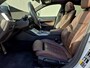 BMW i4 eDrive35 M Sport Edition 70 kWh / SOH 100% / CCS Snel Lader / Panoramadak / Lederen Bekleding / Adaptief Cruise Control / Dealer Onderhouden / Wide Screen Display / Stoelverwarming / Trekgewicht 1600 kg / Apple Carplay Android Auto /