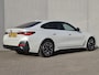 BMW i4 eDrive35 M Sport Edition 70 kWh / SOH 100% / CCS Snel Lader / Panoramadak / Lederen Bekleding / Adaptief Cruise Control / Dealer Onderhouden / Wide Screen Display / Stoelverwarming / Trekgewicht 1600 kg / Apple Carplay Android Auto /