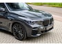 BMW X5 XDrive45e High Executive | 8.200KM! | Dravitgrijs | 4-wiel best. | Harman Kardon | HUD | Pano | Surround view | Stuurverw.